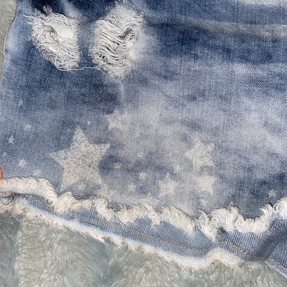 Shorts - Picture 2 of 3